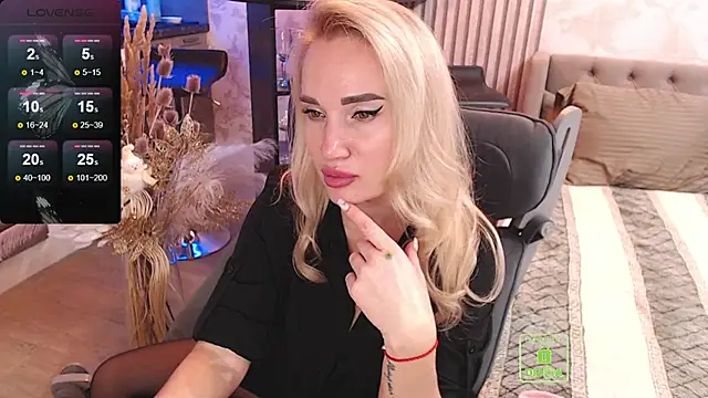 FreeBerryMILF's cam snapshot