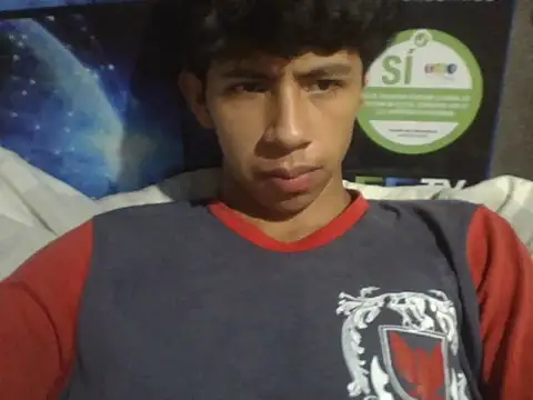 Carlos_Albert02's cam snapshot