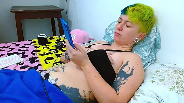 tomboyblue's cam snapshot