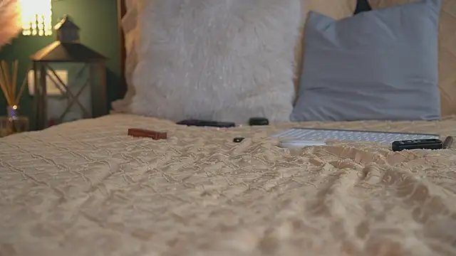 Alyonaqueen_'s cam snapshot