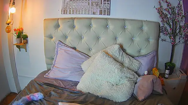 ShyVibes_'s cam snapshot