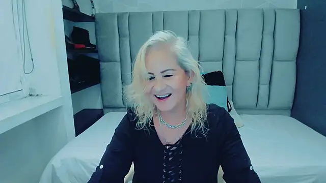 ScarletHoot_'s cam snapshot