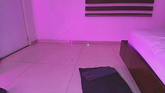 emily_clarkk_'s cam snapshot