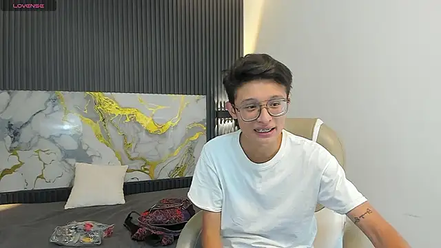 SantiagoRusso18's cam snapshot