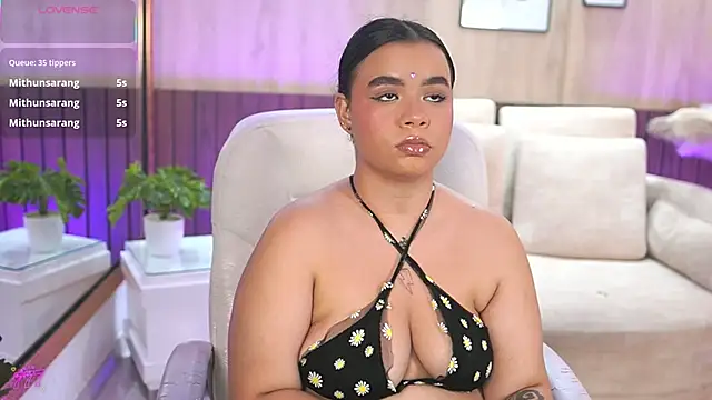 RavenLux_'s cam snapshot