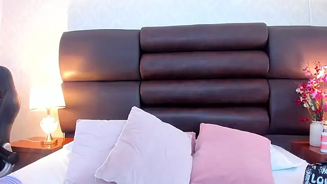 GabyMoreau's cam snapshot