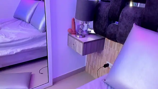 Charlotte_Myers's cam snapshot