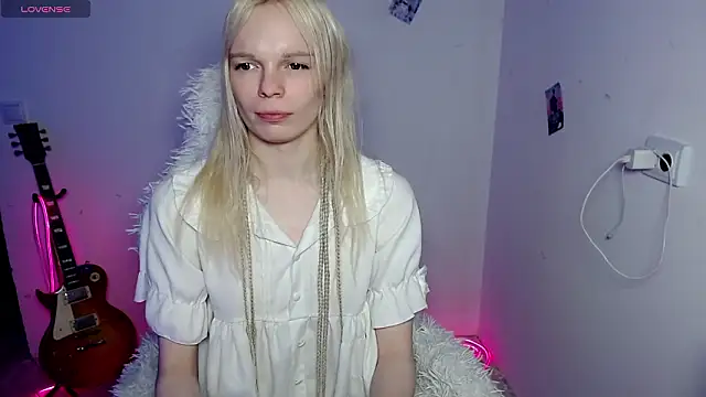 Emily_Nyaffee live sex cam