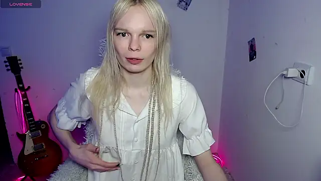 Emily_Nyaffee live sex cam