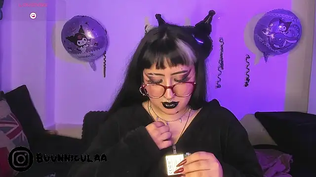 larissa01_'s cam snapshot