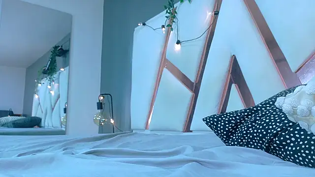 RiriiBrunette__'s cam snapshot