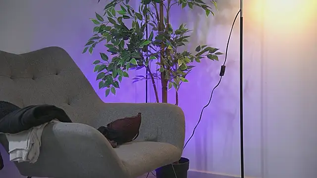 Alyonaqueen_'s cam snapshot