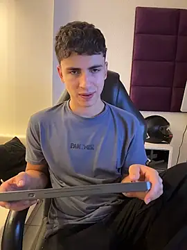 AdrianRinaldi's cam snapshot