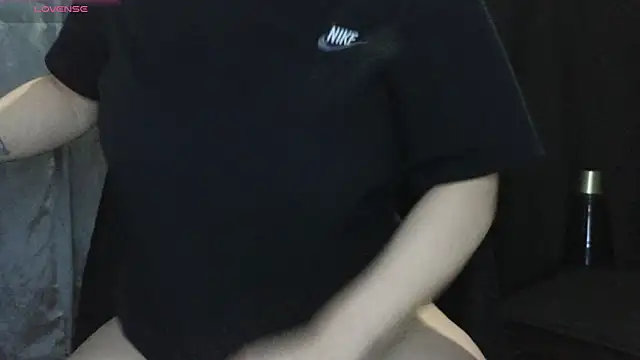 Mia_G0ld's cam snapshot