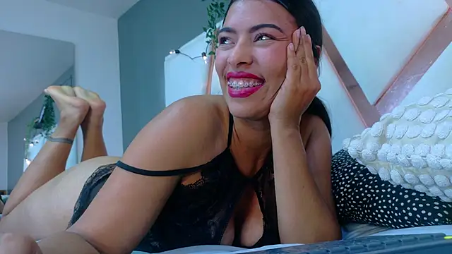 RiriiBrunette__'s cam snapshot