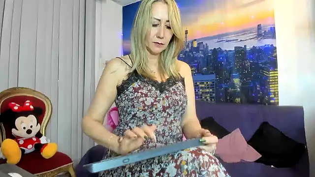 ashleymilf_1 live sex cam