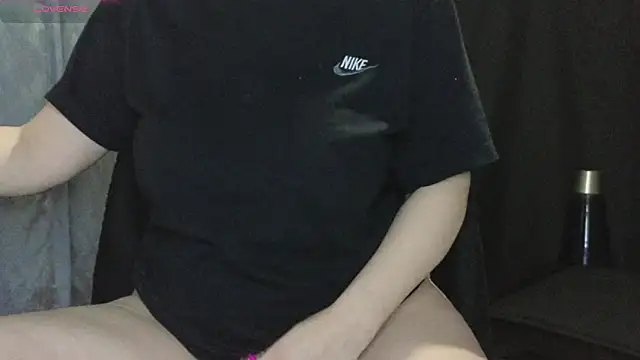 Mia_G0ld's cam snapshot