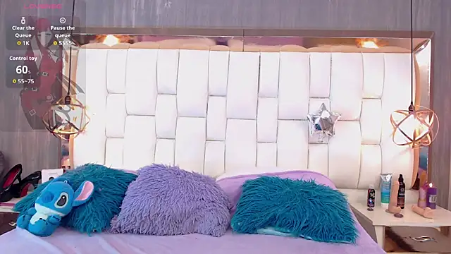 Foxxy_Doll live sex cam