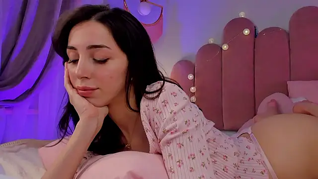 ElsaYoung's cam snapshot