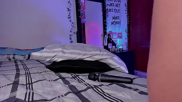 little_kayla_'s cam snapshot