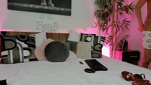 amara_seli's cam snapshot