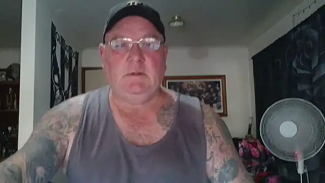 KINKYBLUEYES69 live sex cam