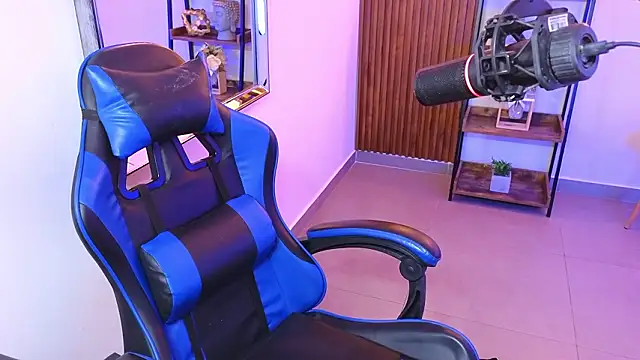 Kenya--Buhle live sex cam