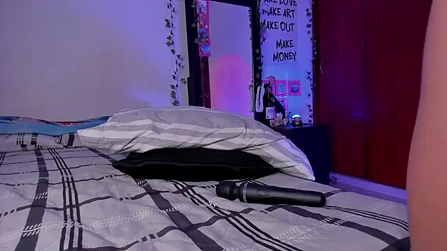 little_kayla_'s cam snapshot