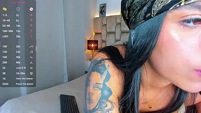 little_sophie18's cam snapshot