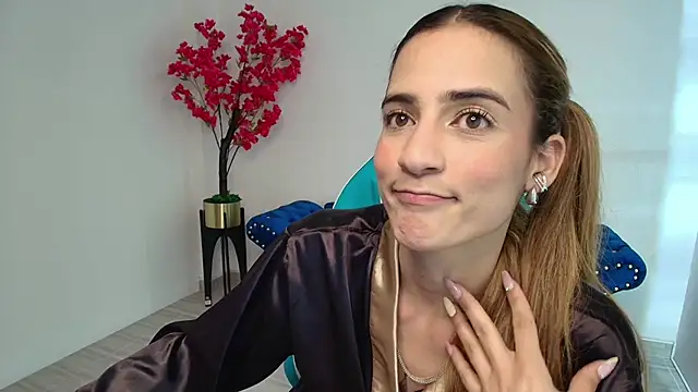 Juliieta_gray's cam snapshot