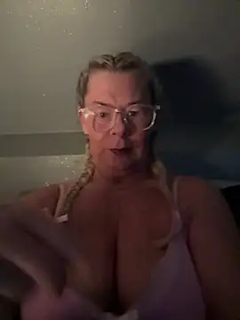 Petite_BlondeX's cam snapshot