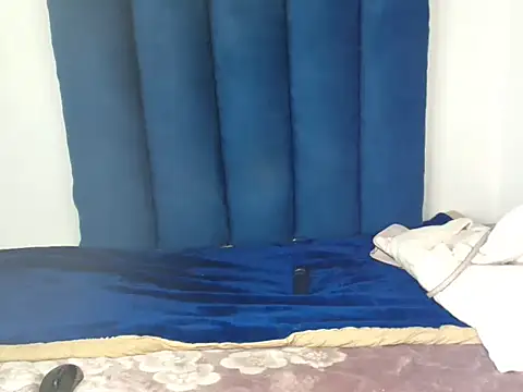 Ogle_'s cam snapshot