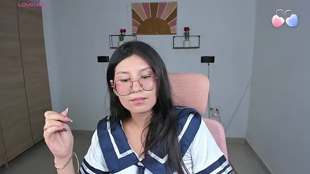 emily_villamil's cam snapshot