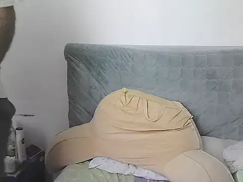 AlphaLatinoBear's cam snapshot