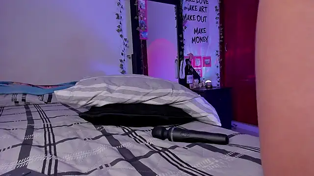 little_kayla_'s cam snapshot