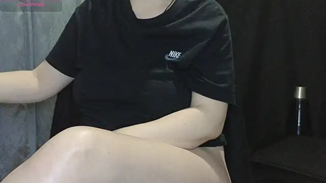 Mia_G0ld's cam snapshot