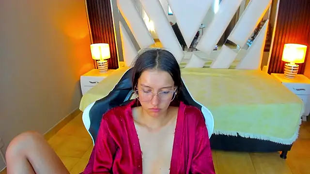 Linda4Petite's cam snapshot