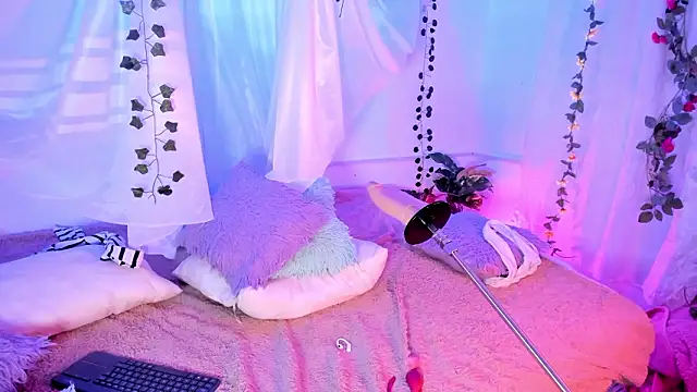 Lolalewis777's cam snapshot