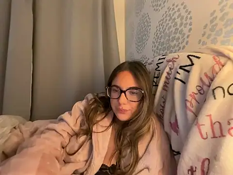 EmilyEast's cam snapshot