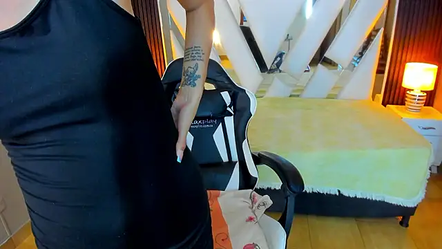 Linda4Petite's cam snapshot