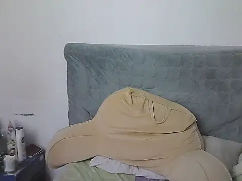 AlphaLatinoBear live sex cam