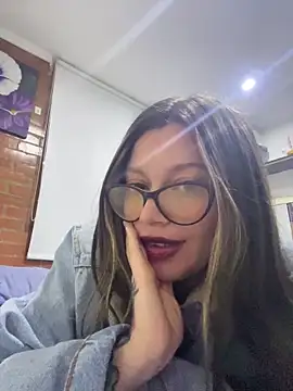 KoraSweett live sex cam