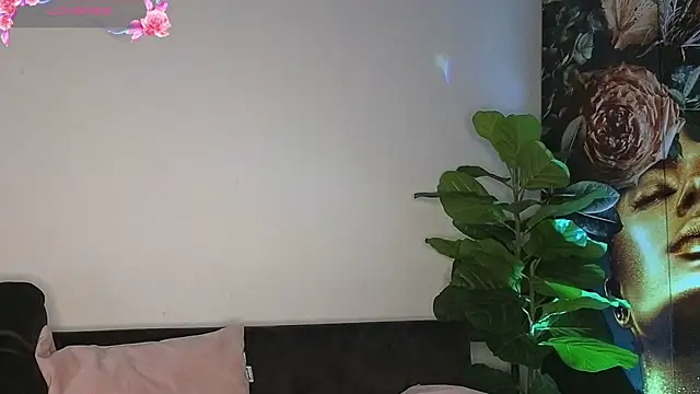 ReyaSophia's cam snapshot