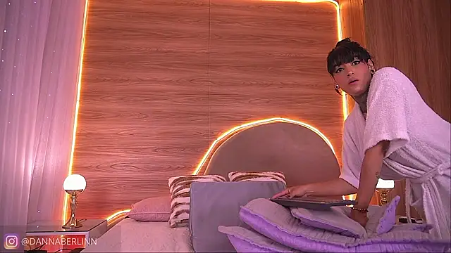 danna_berlin_'s cam snapshot