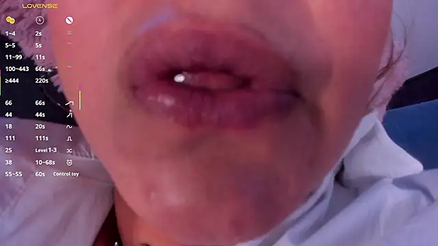 luciamature_'s cam snapshot