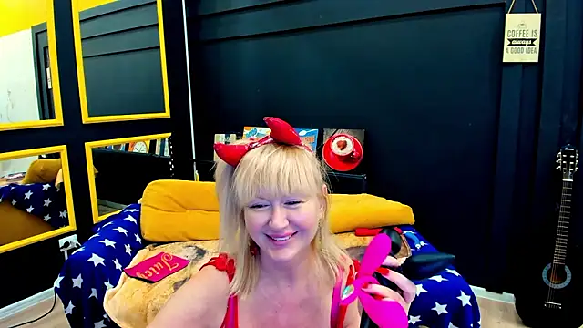 FlirtyMary's cam snapshot