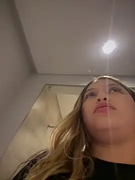 lunablossom_'s cam snapshot