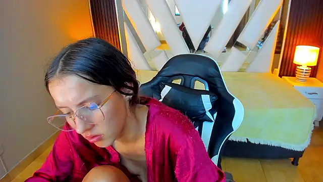 Linda4Petite's cam snapshot