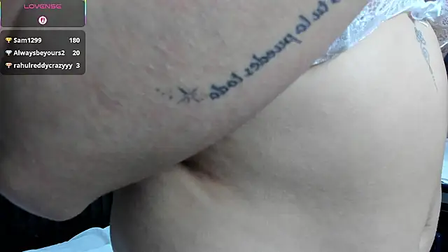 JuliethCruz_'s cam snapshot