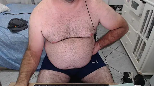 MysterBearMG live sex cam